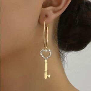 🔐 NEW lock & key hoop dangle earrings 🔐